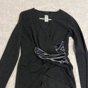 Long sleeve blouse, with color detail in center